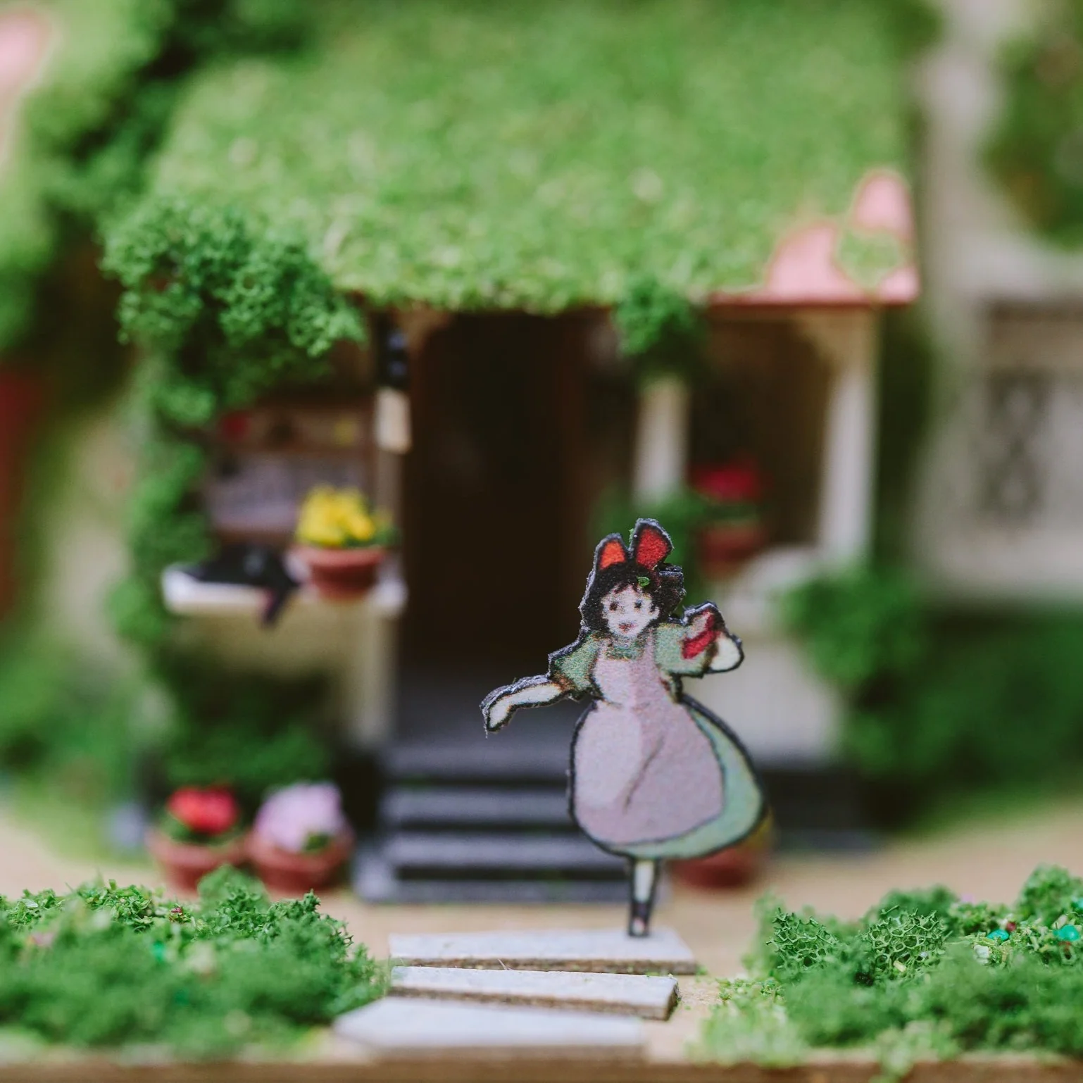 Ghibli Miniatuart | Kiki's Delivery Service : Okino's House (Large) - Image 5
